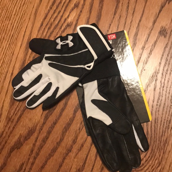 youth under armour winter gloves